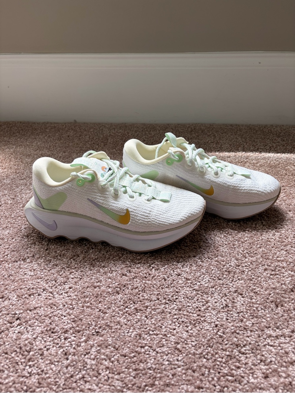 Nike Motiva - Sail/White/Violet sneakers Size 6.5